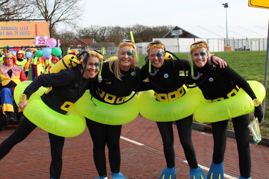Genieten tijdens de optocht in Vasse!